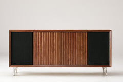 Wrensilva Standard One, un precioso mueble de sabor clásico con un potente equipo  HiFi integrado